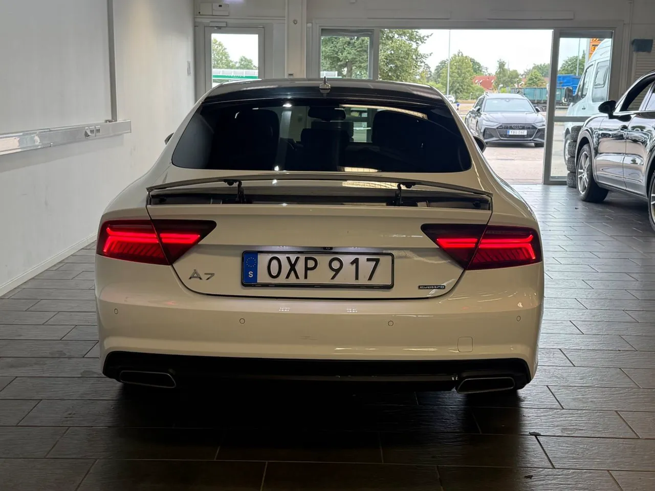 Vehicle image 15