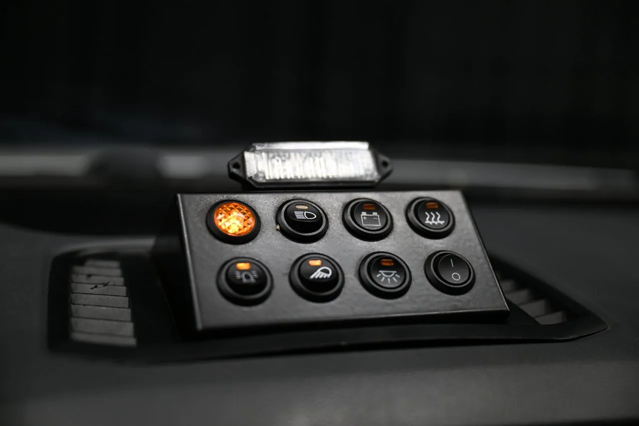 Vehicle image 27
