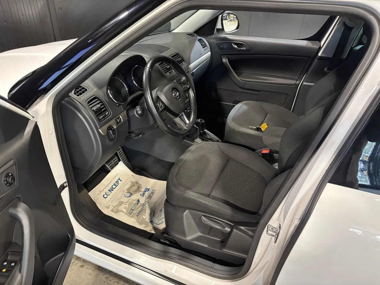 Vehicle image 6