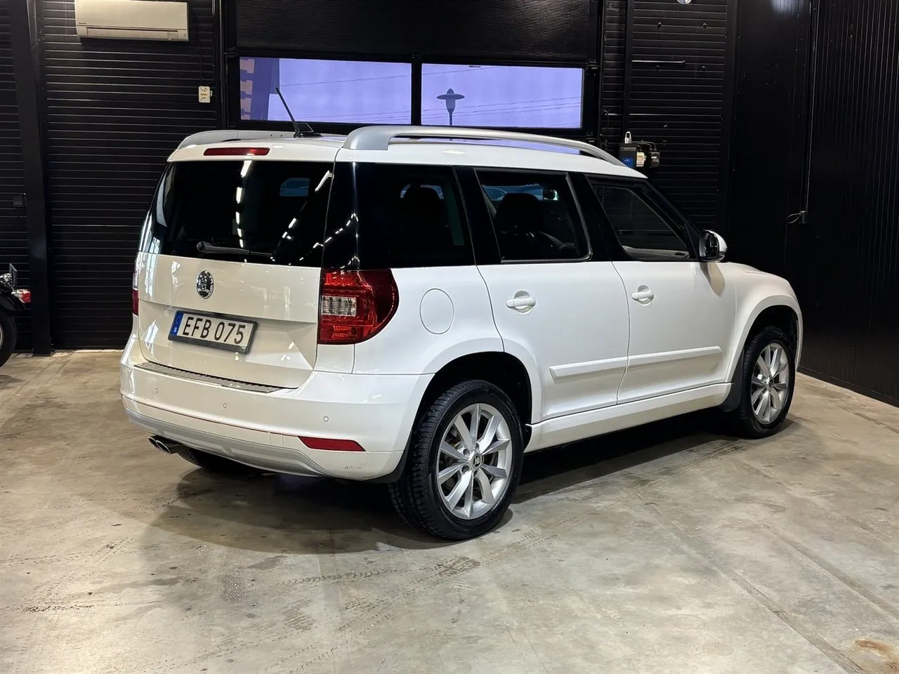 Vehicle image 5
