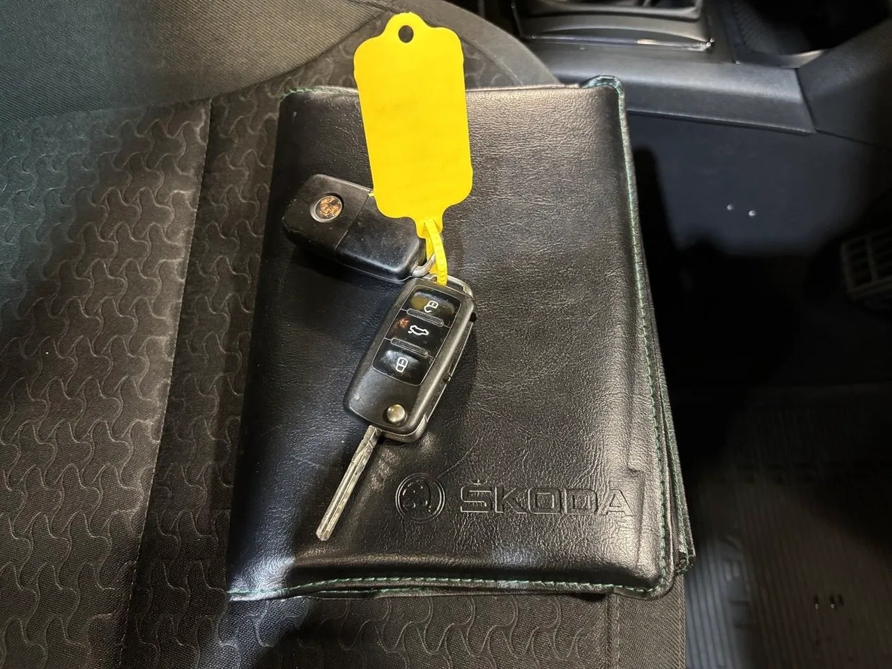 Vehicle image 21