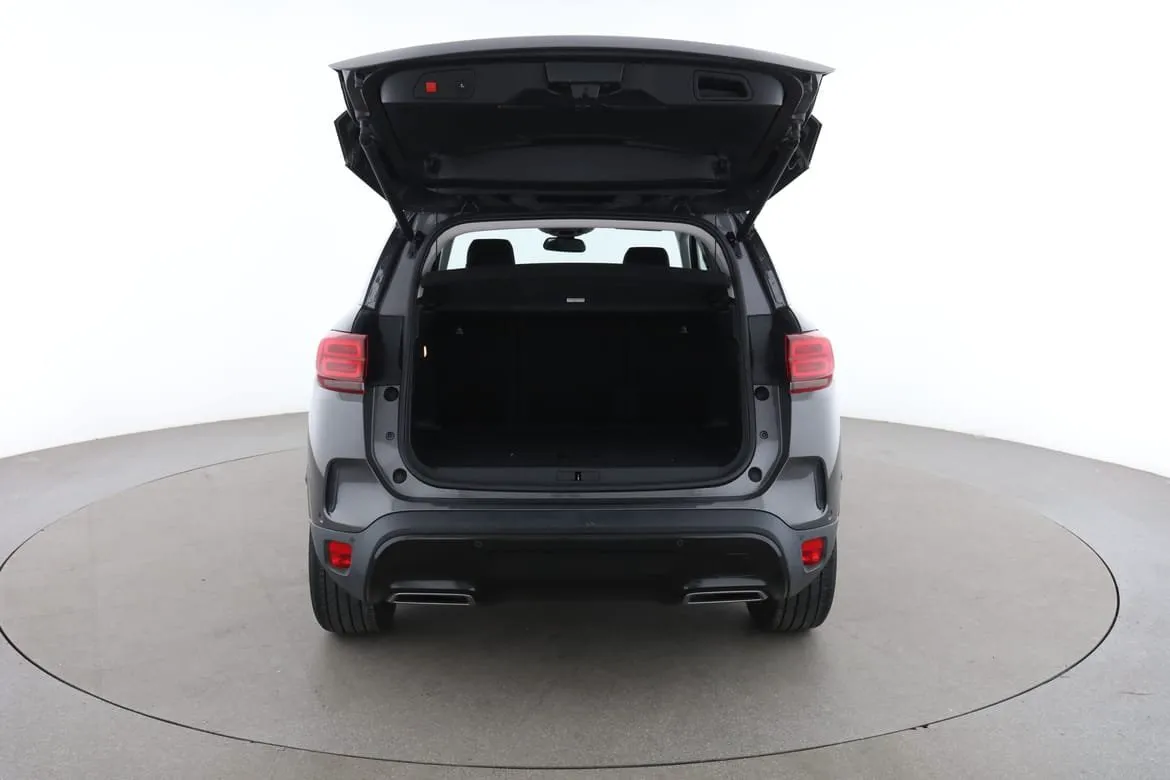 Vehicle image 16