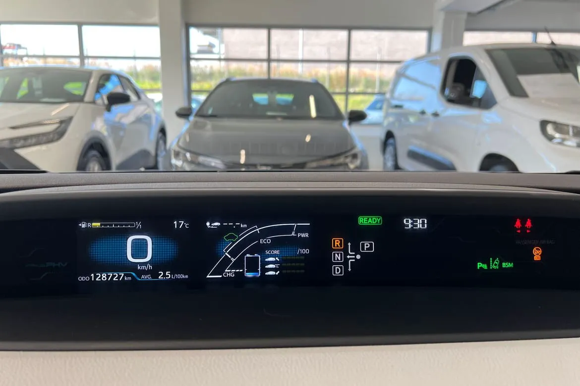 Vehicle image 15