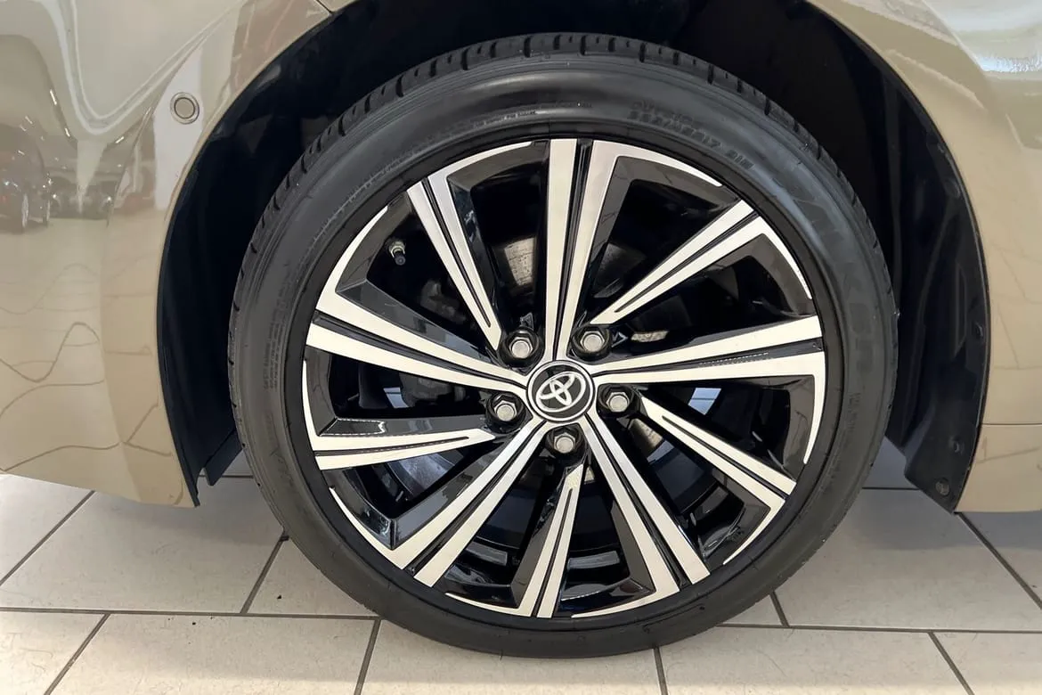 Vehicle image 16