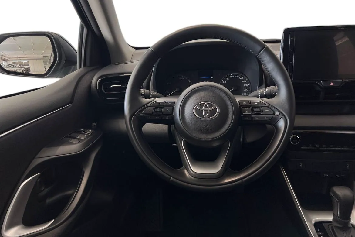Vehicle image 10