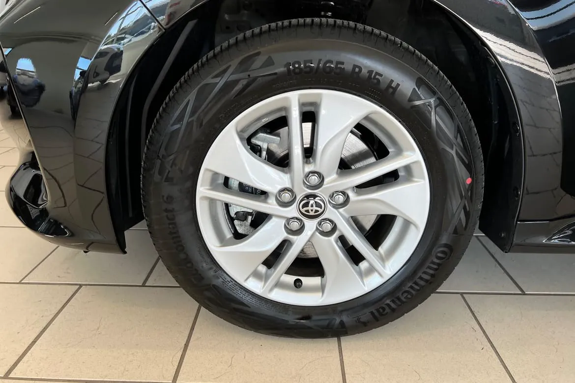 Vehicle image 16