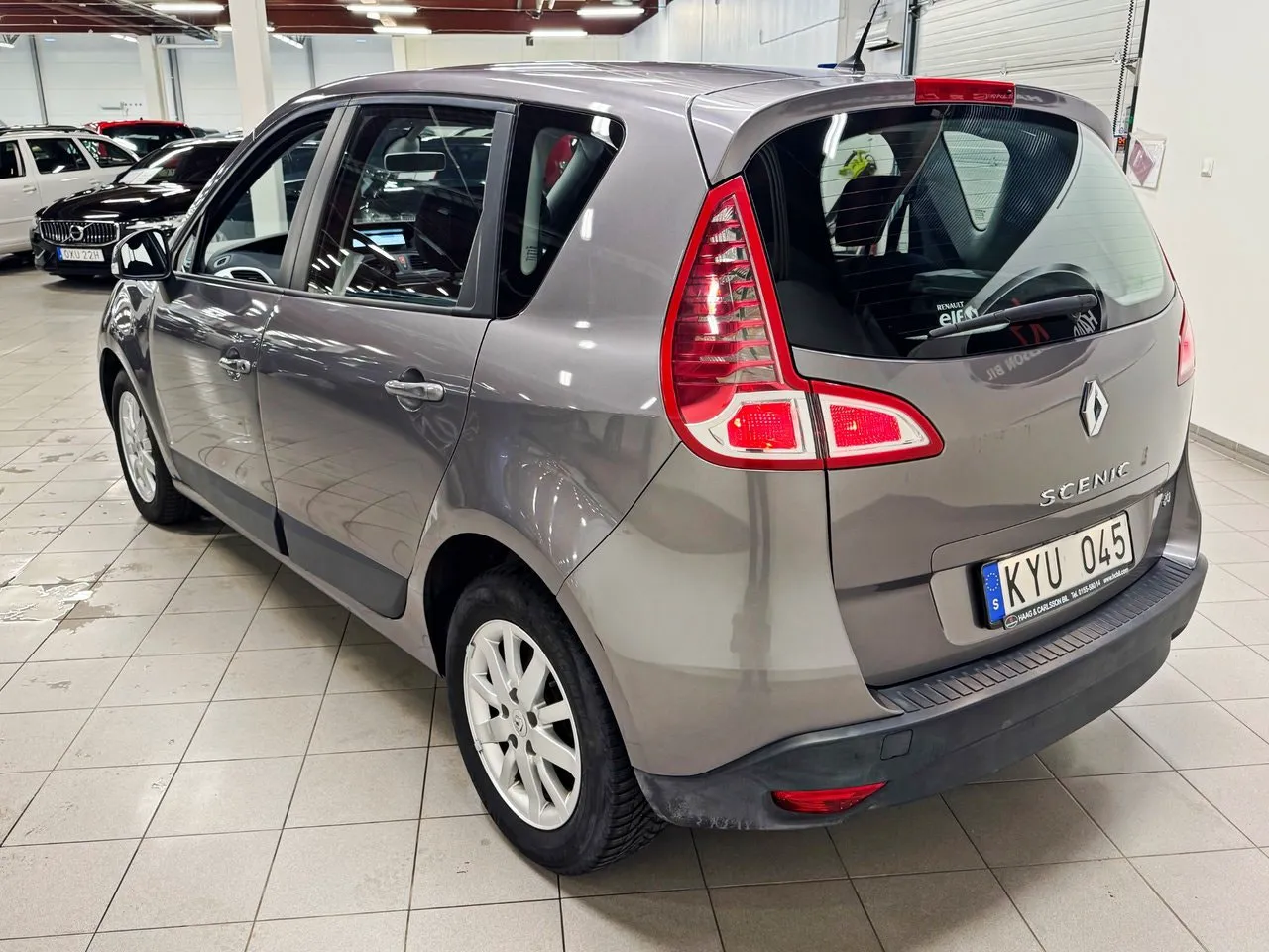 Vehicle image 6