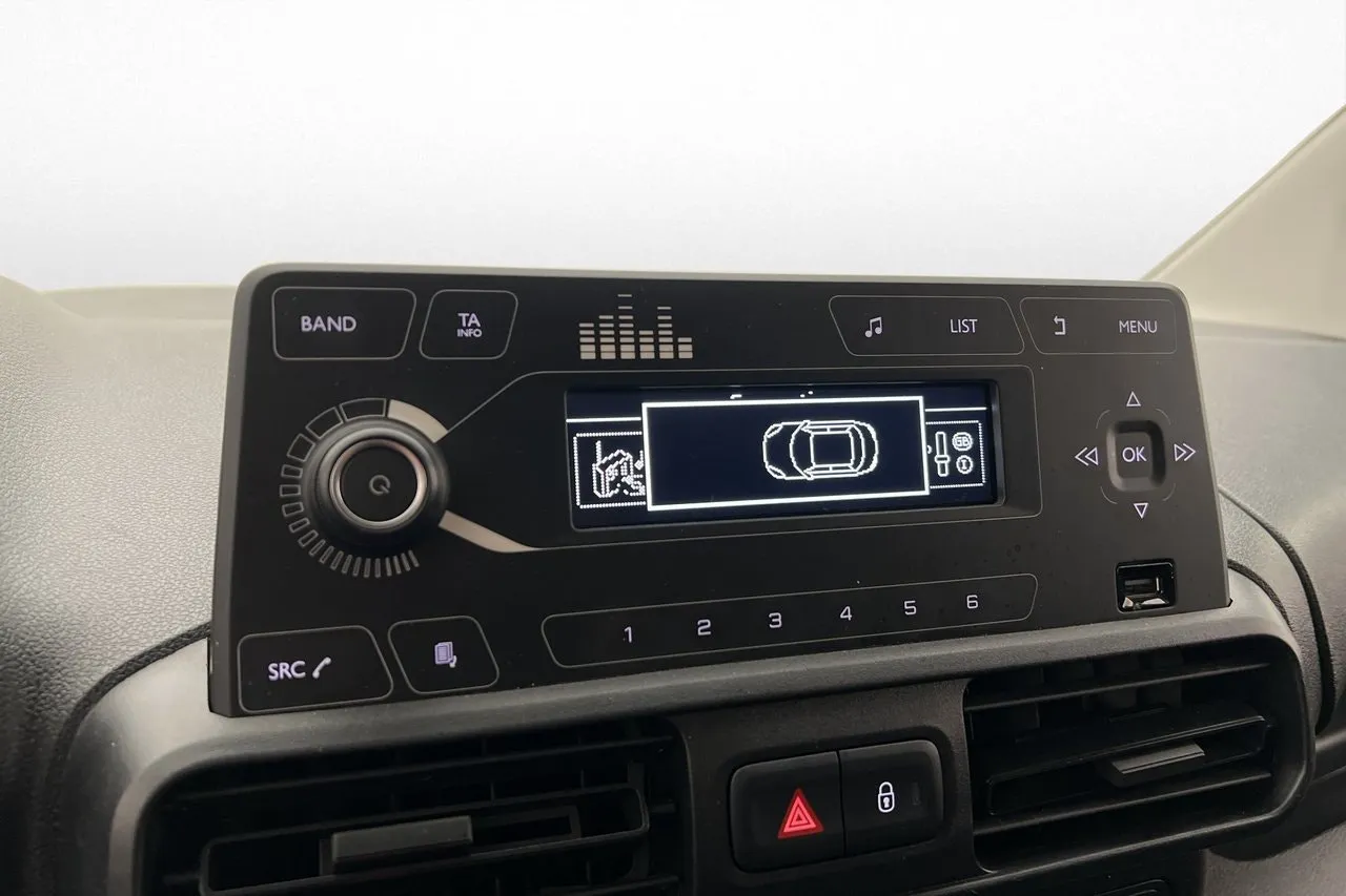 Vehicle image 15