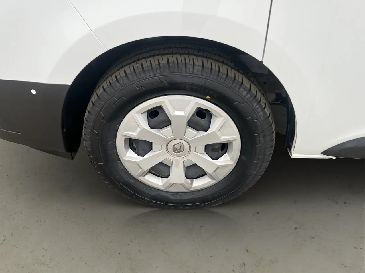Vehicle image 25