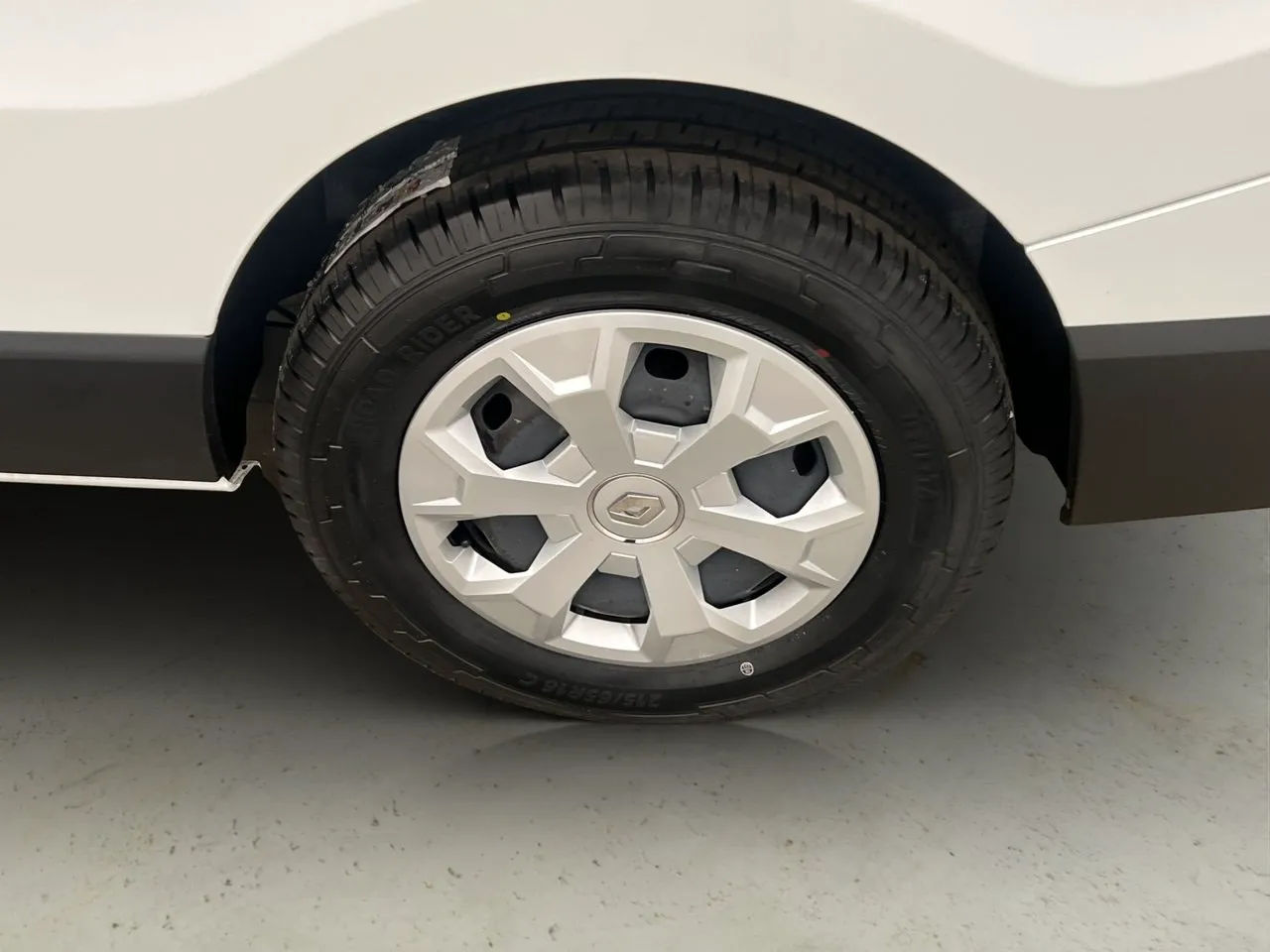 Vehicle image 26