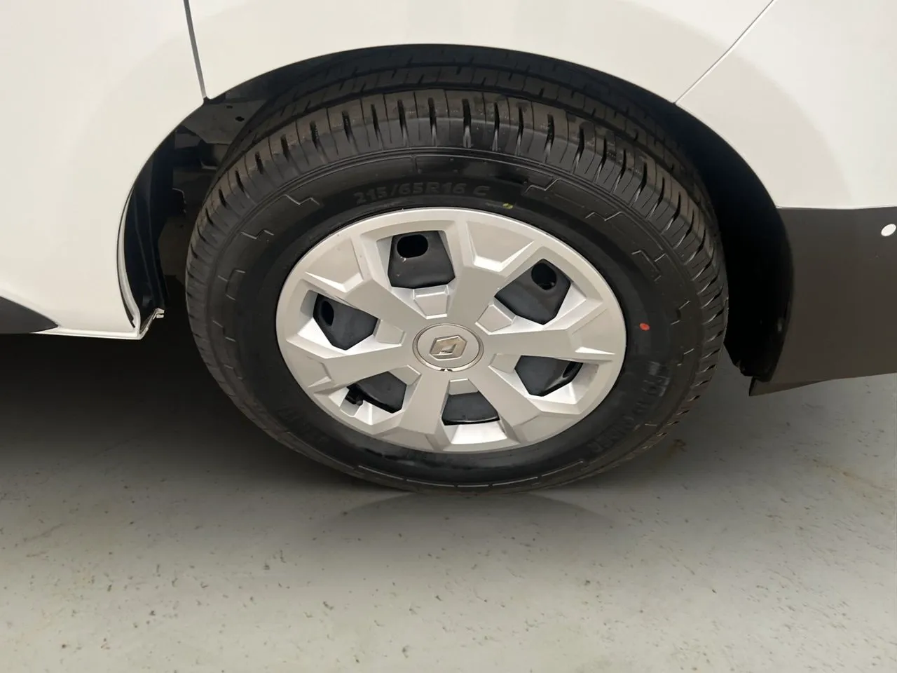 Vehicle image 28