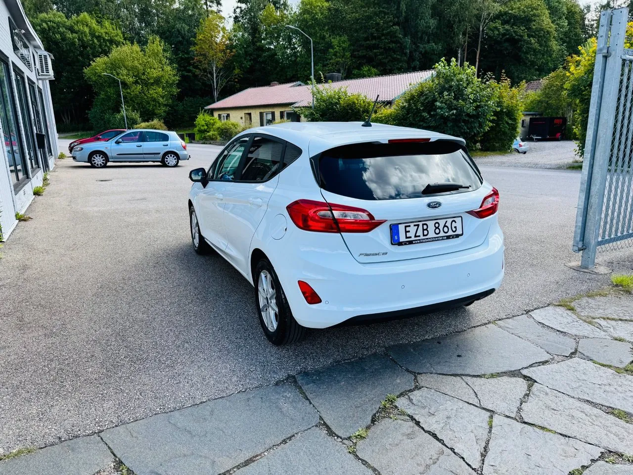 Vehicle image 3