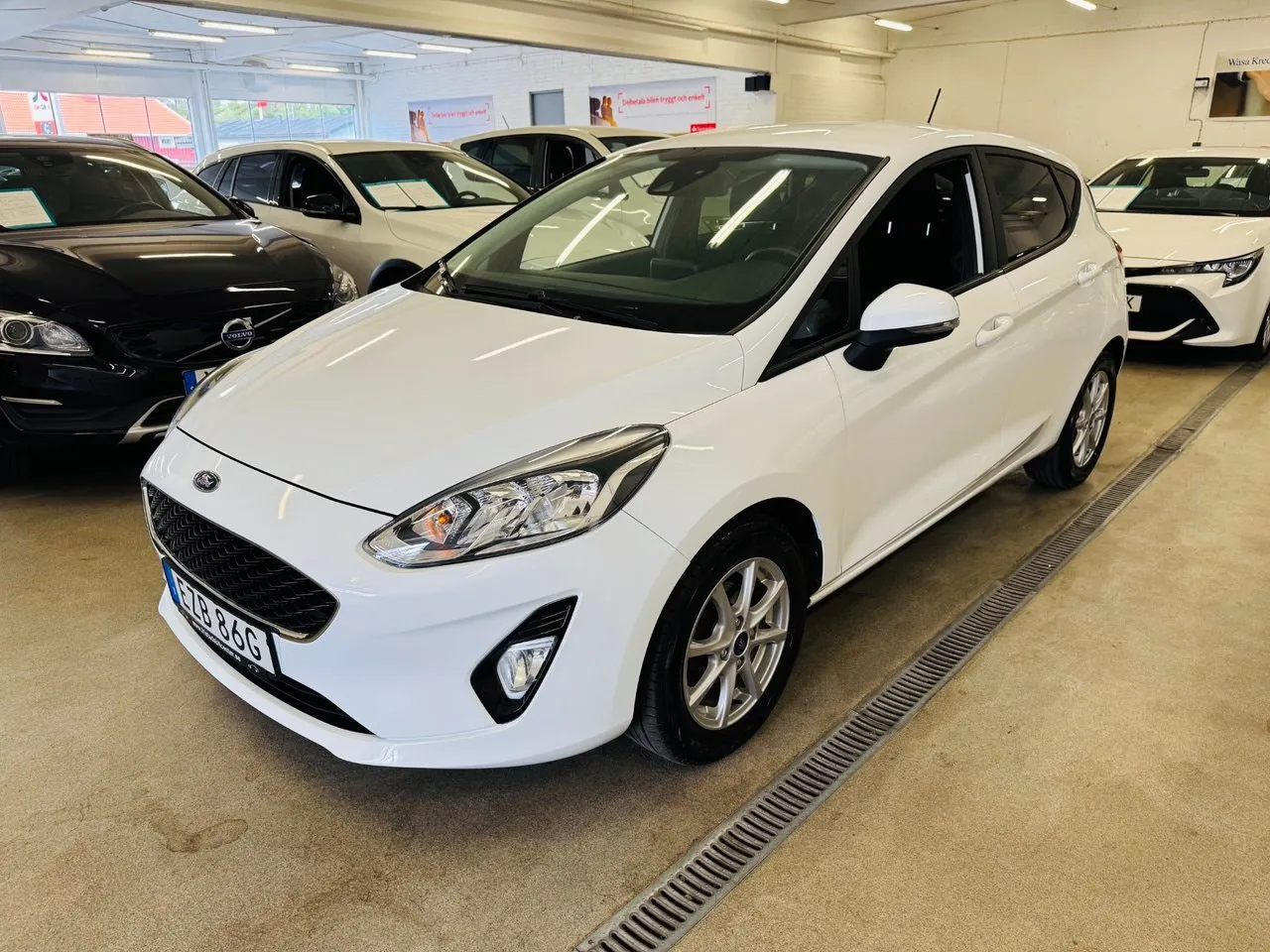Vehicle image 11
