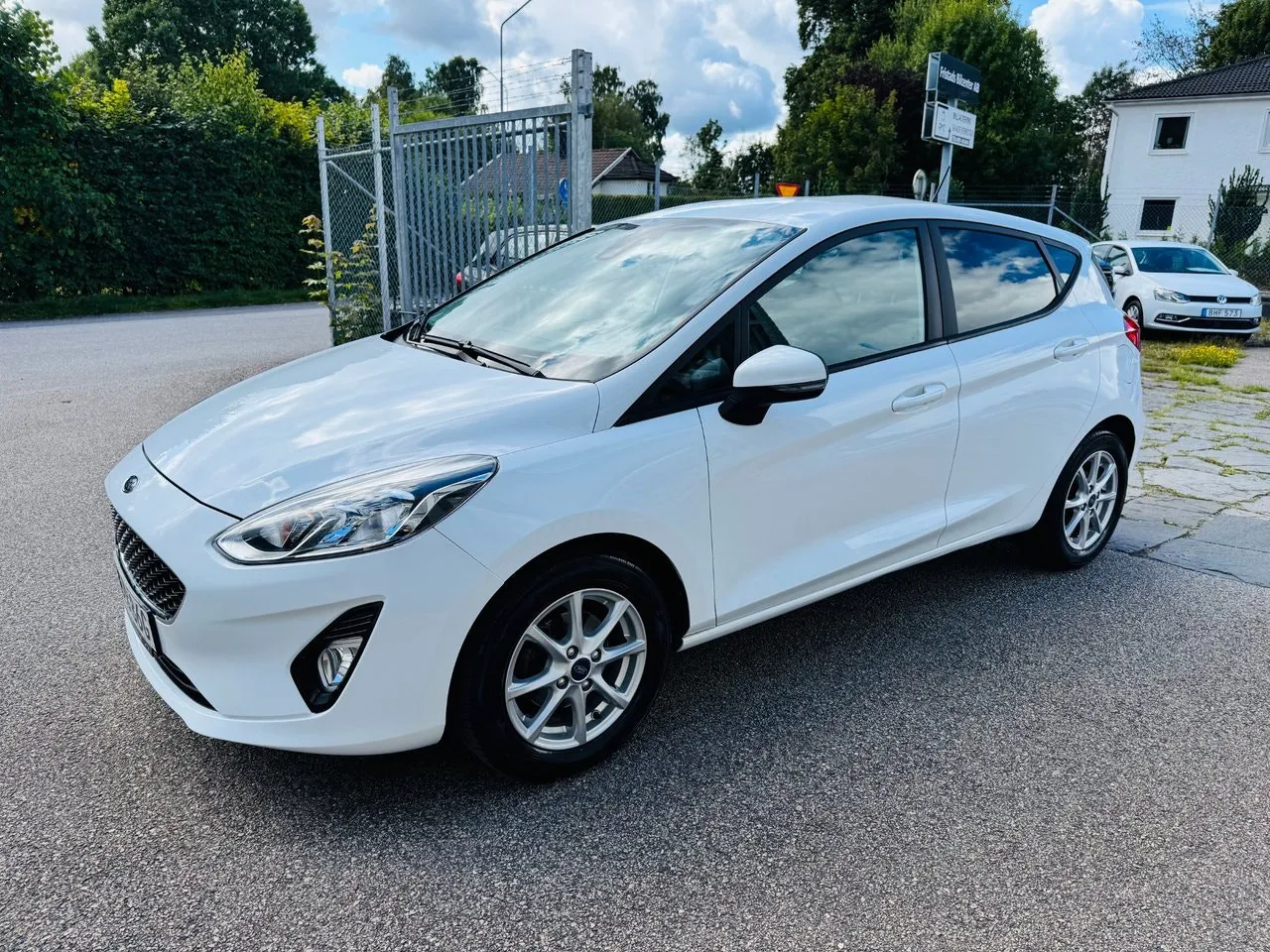 Vehicle image 8