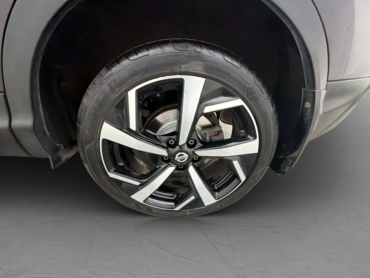 Vehicle image 32