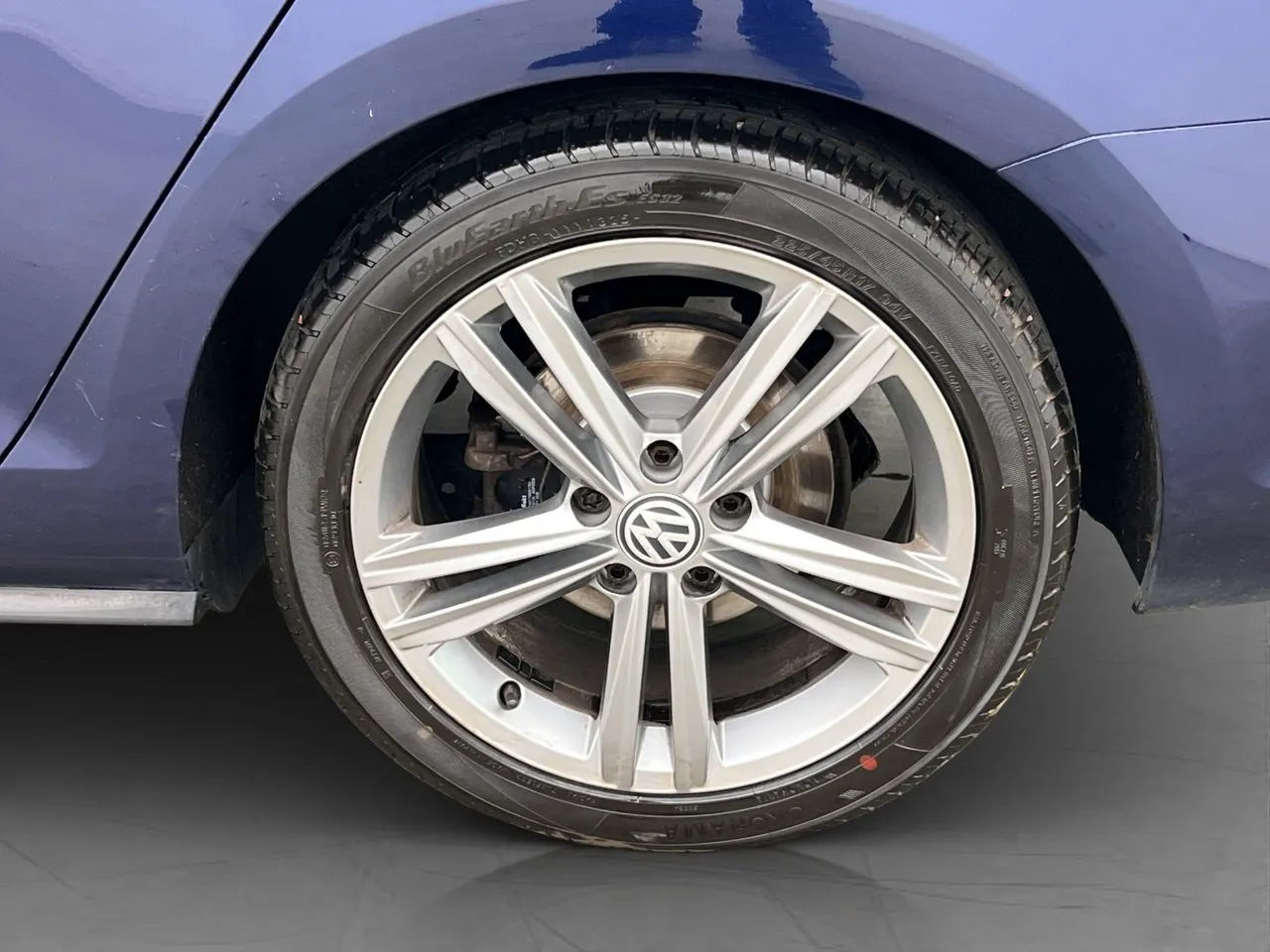 Vehicle image 30