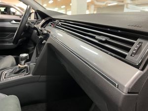 Volkswagen Passat bild 15