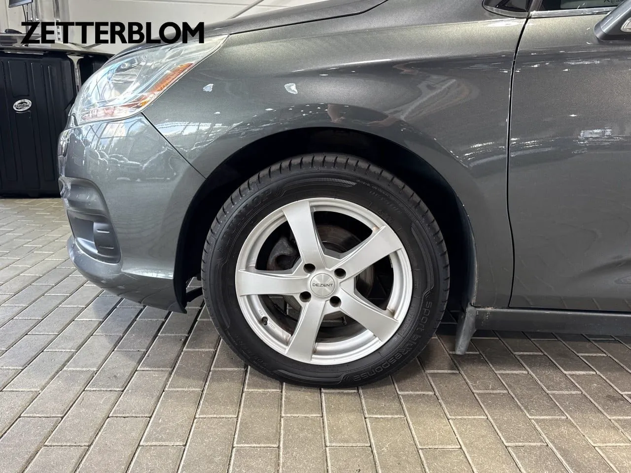 Vehicle image 12