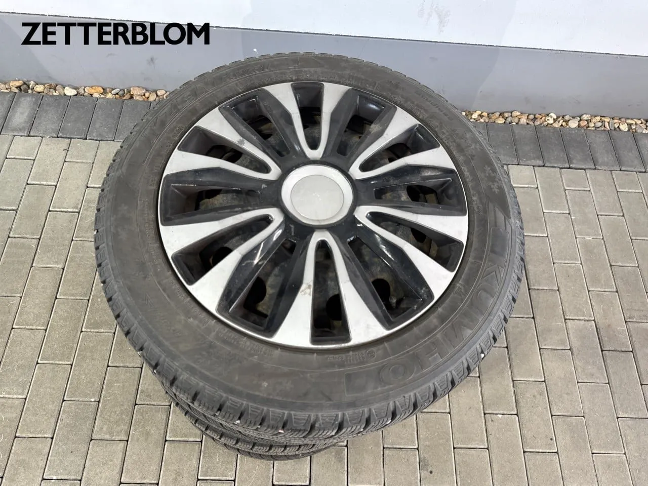 Vehicle image 14