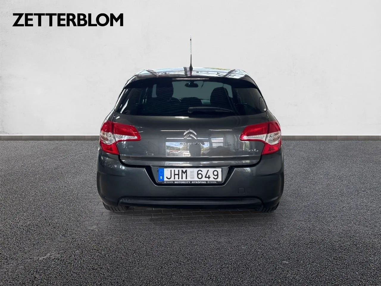 Vehicle image 3