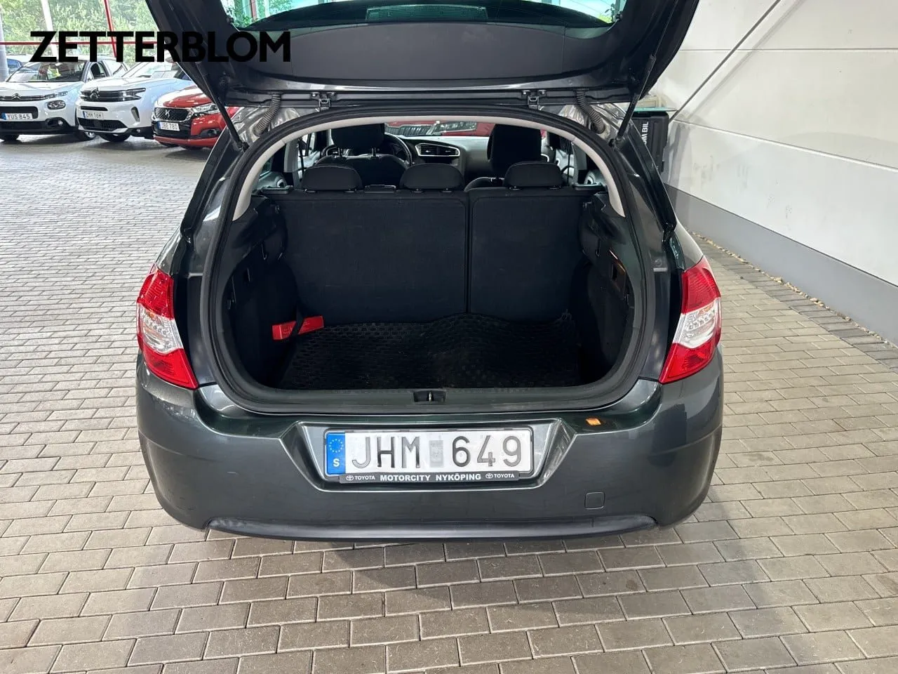 Vehicle image 5