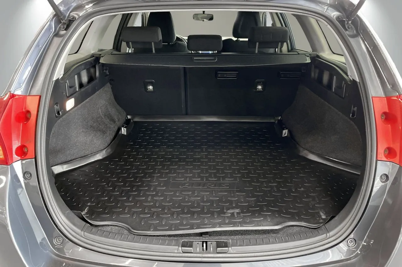 Vehicle image 16
