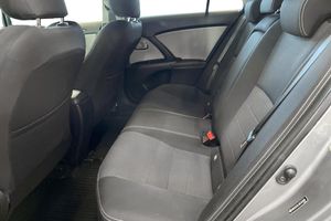 Toyota Avensis bild 16