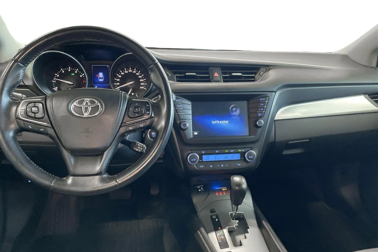 Vehicle image 10
