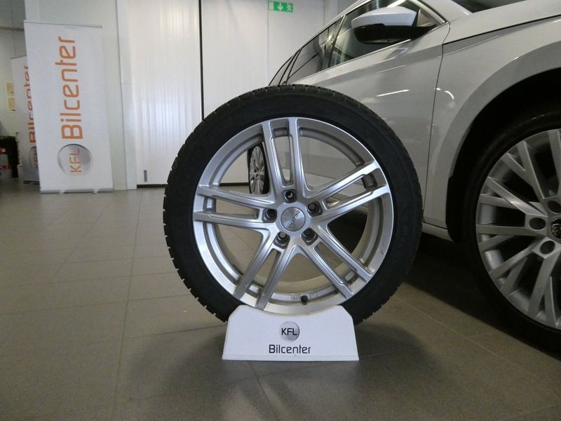 Skoda Superb bild 2