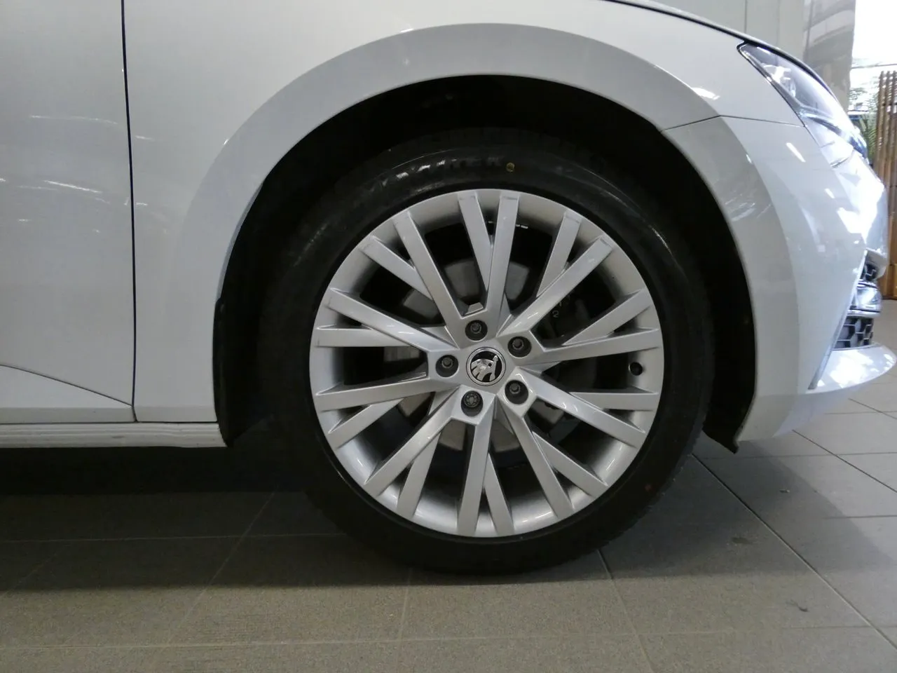 Vehicle image 5