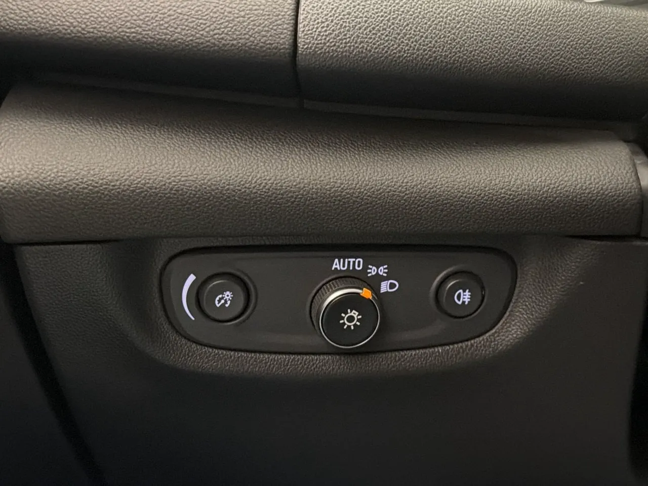 Vehicle image 27