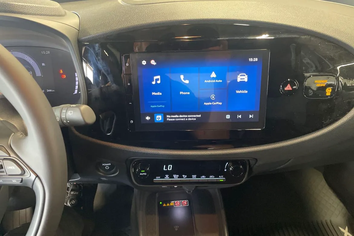 Vehicle image 14