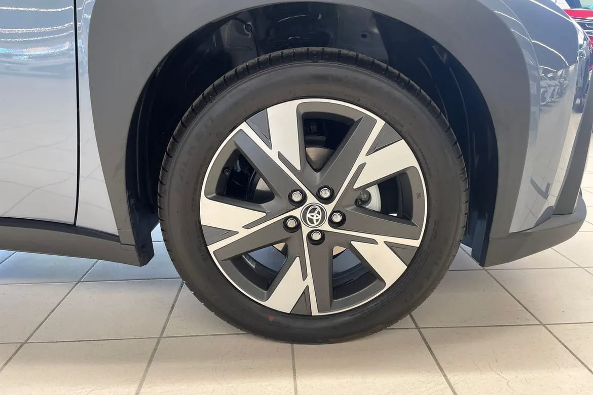Vehicle image 16