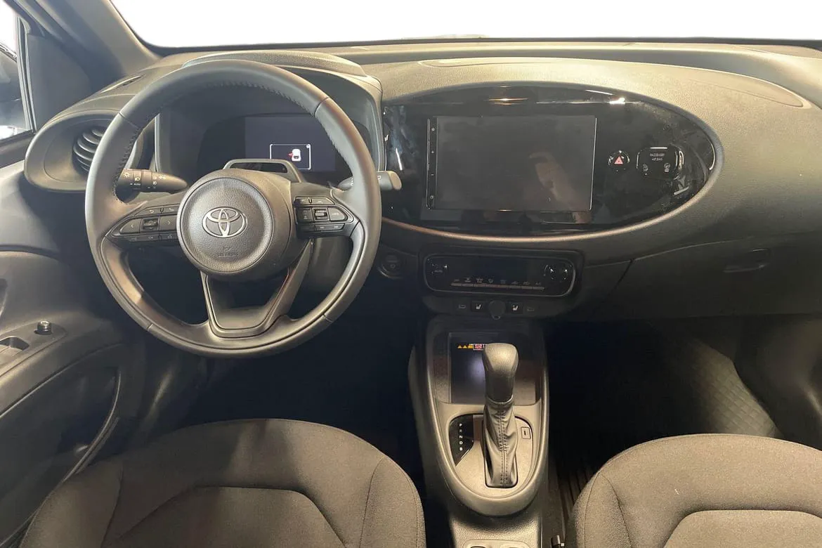 Vehicle image 9