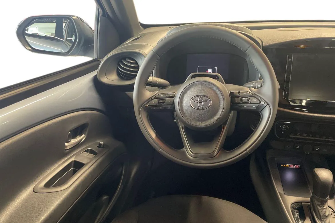 Vehicle image 10