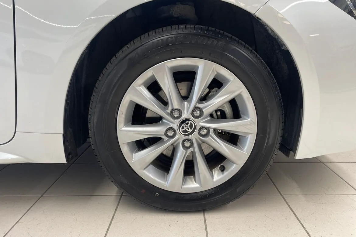 Vehicle image 16