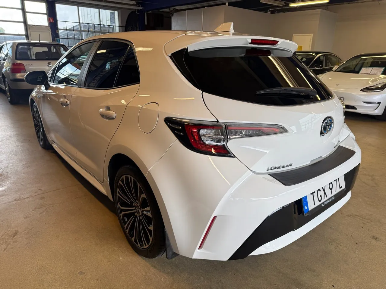 Vehicle image 4