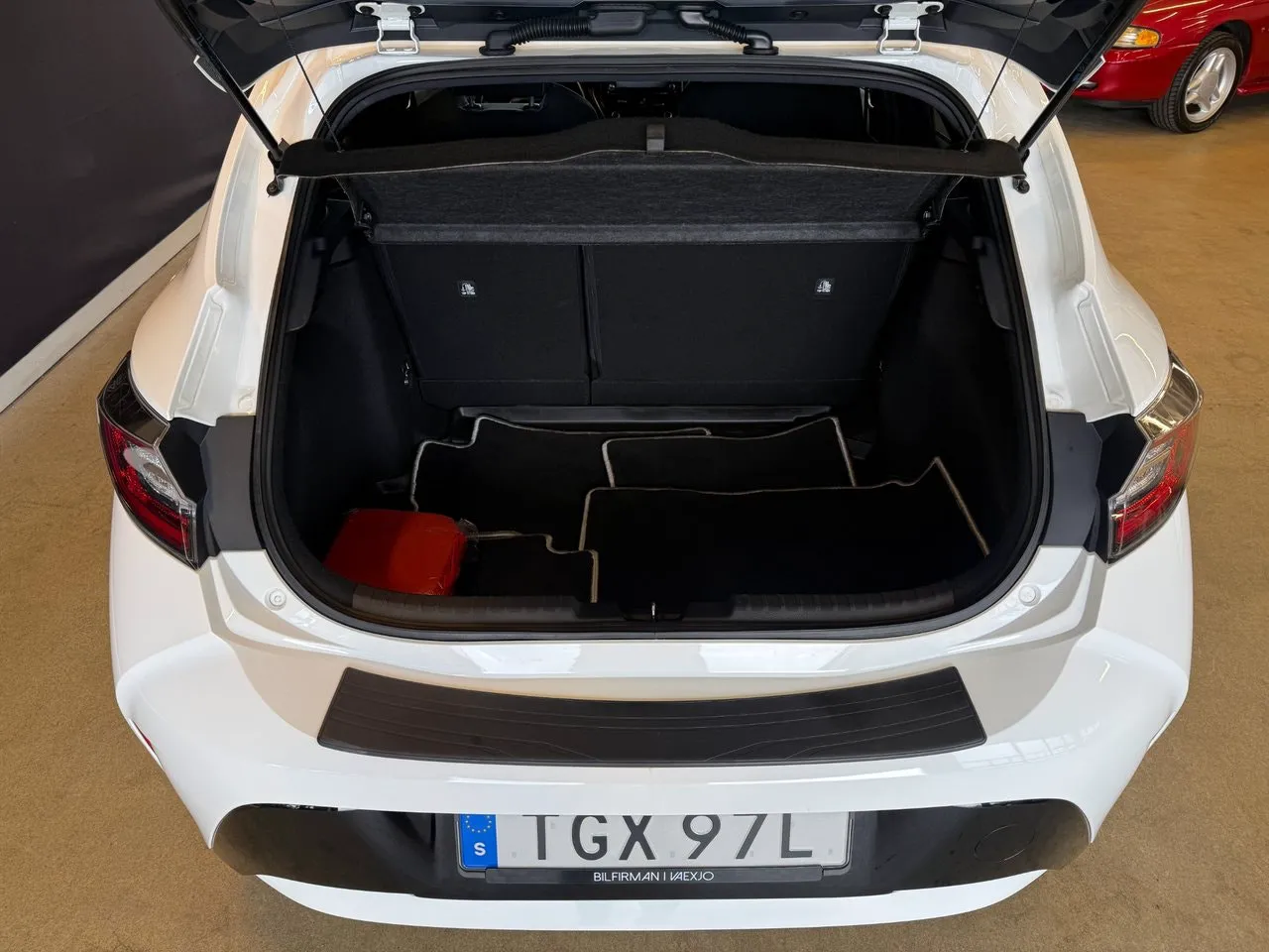 Vehicle image 10