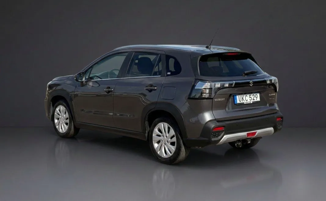 Vehicle image 4