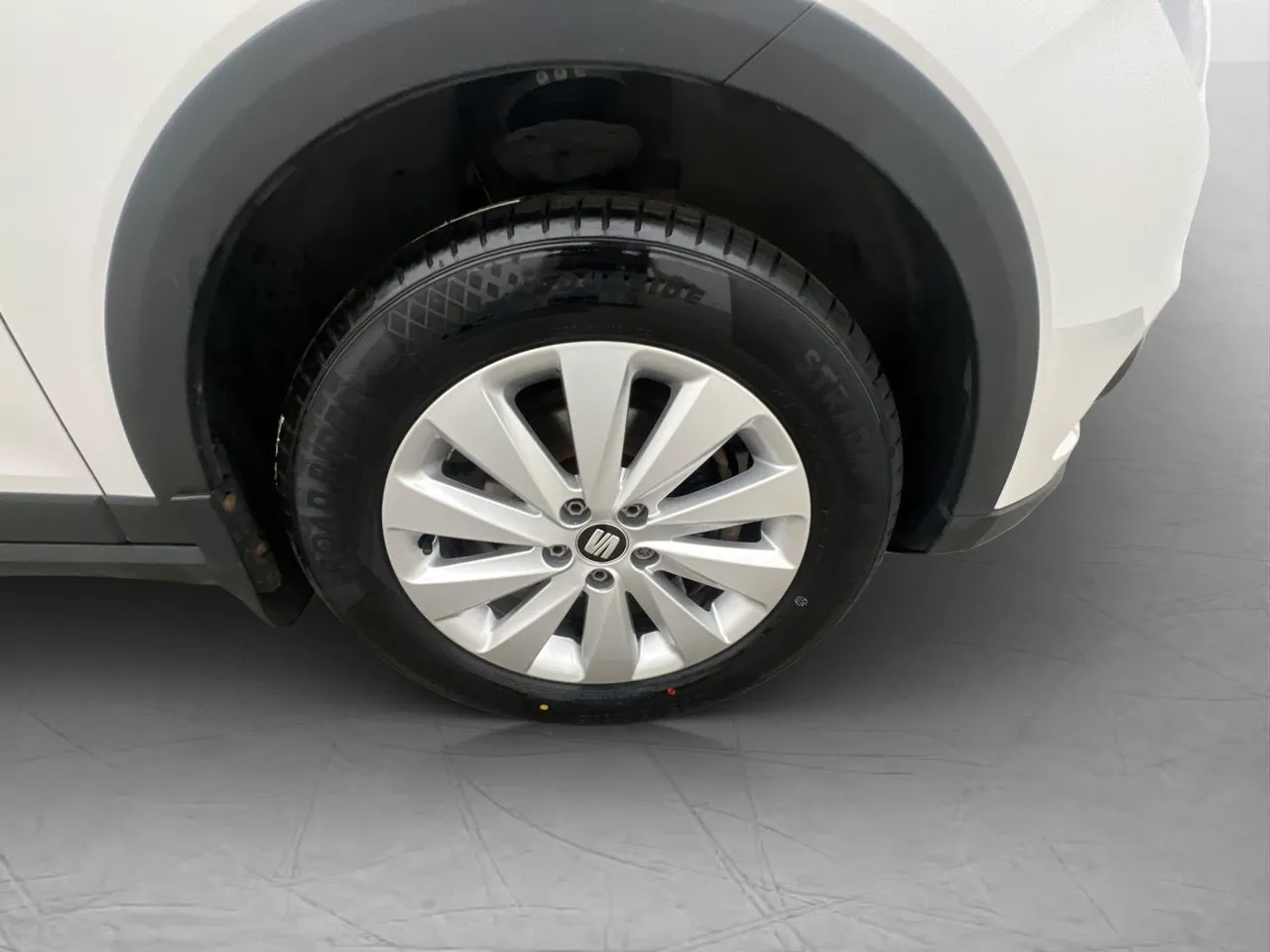 Vehicle image 23