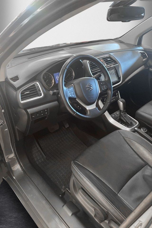 Suzuki S-CROSS bild 5