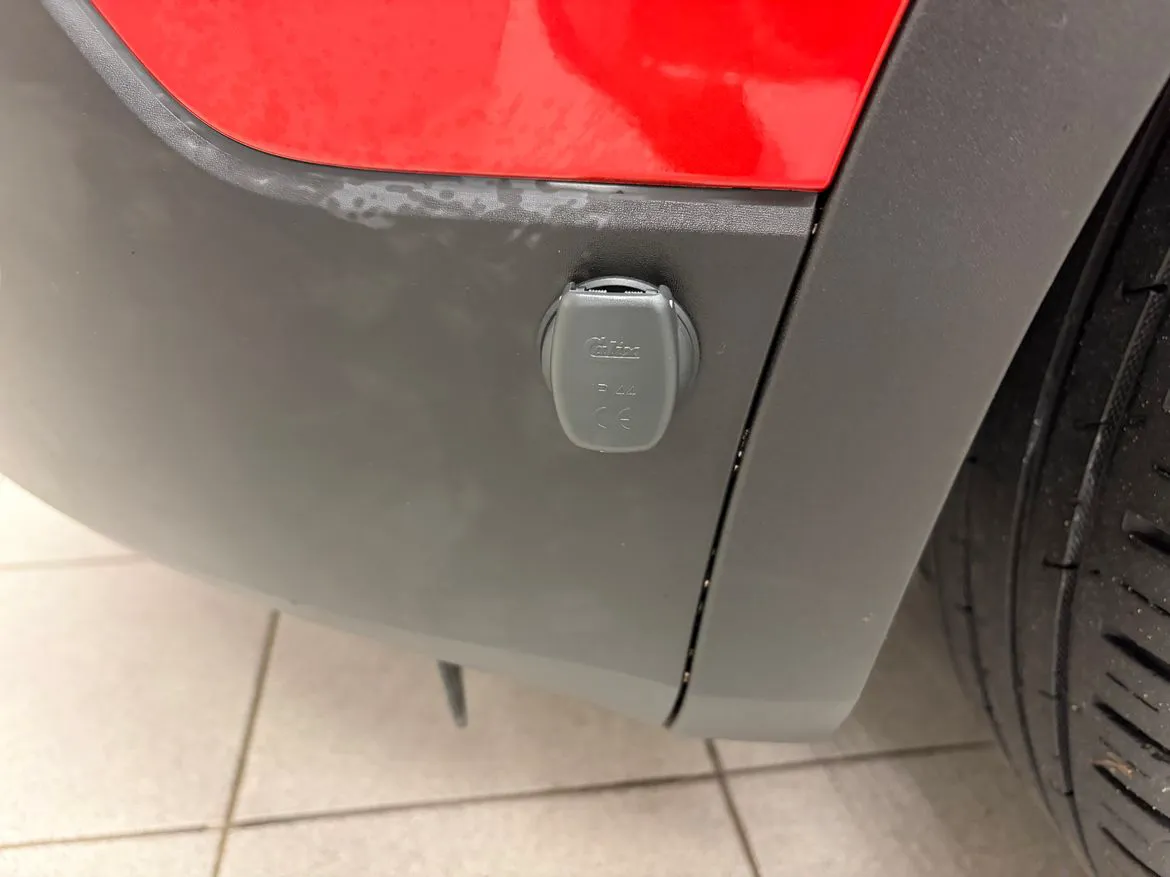 Vehicle image 15