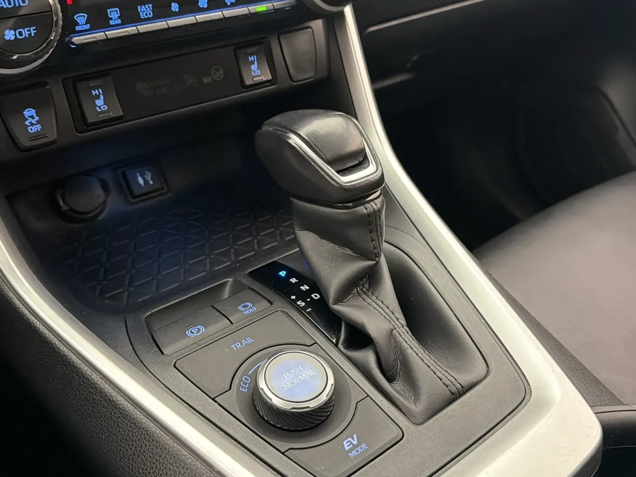 Vehicle image 24