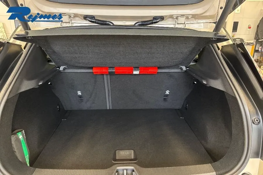 Vehicle image 18