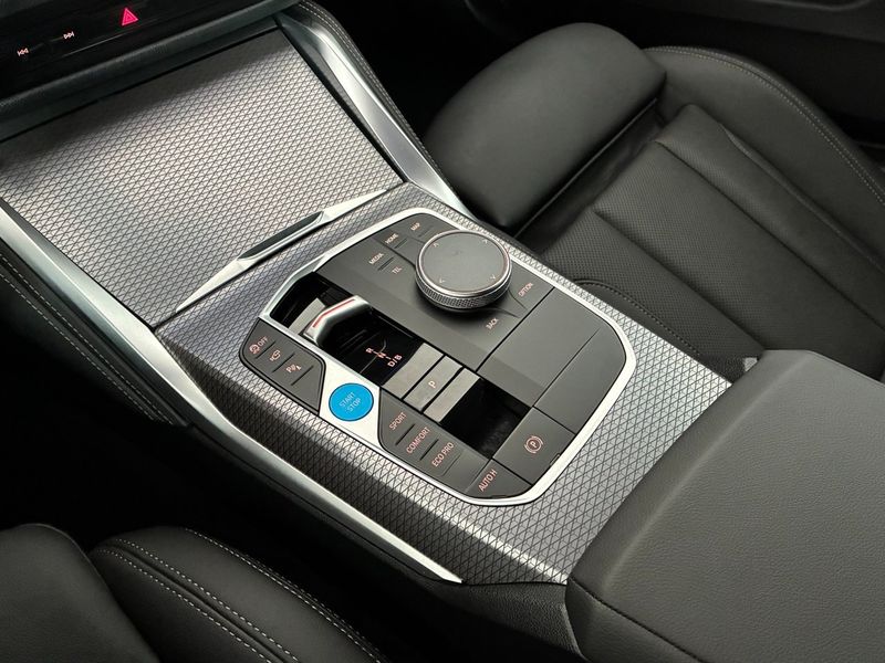BMW i4 bild 8
