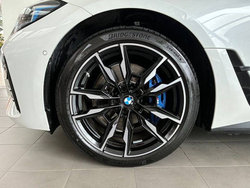 BMW i4 bild 4