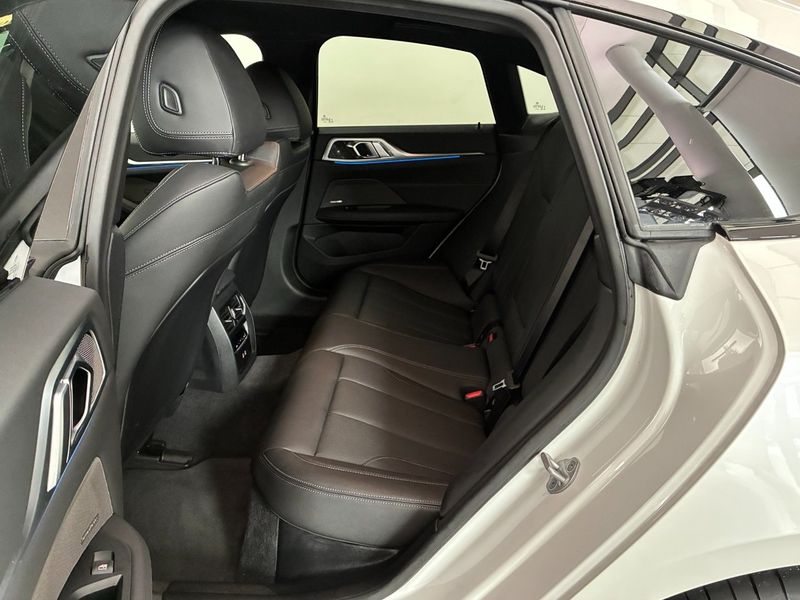 BMW i4 bild 12