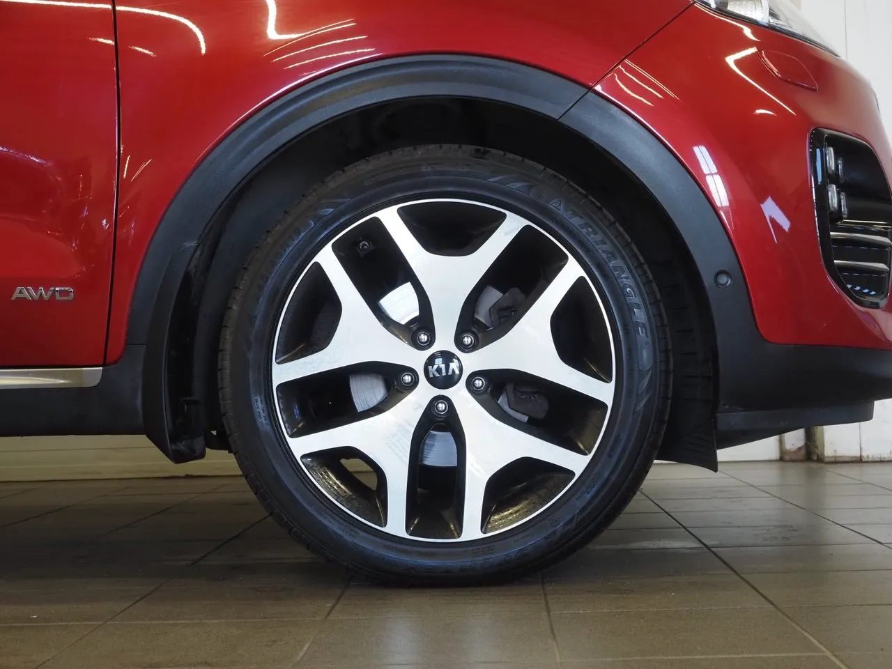 Vehicle image 7