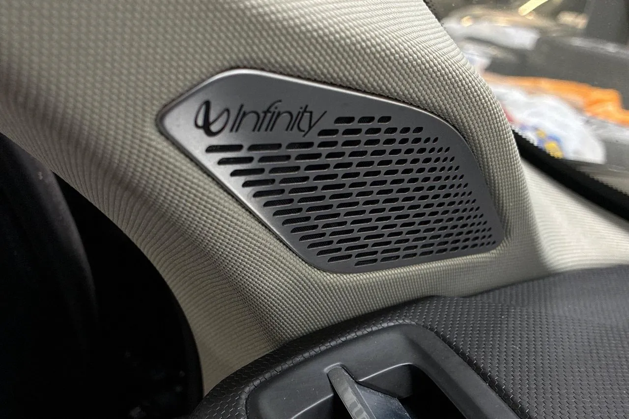 Vehicle image 28