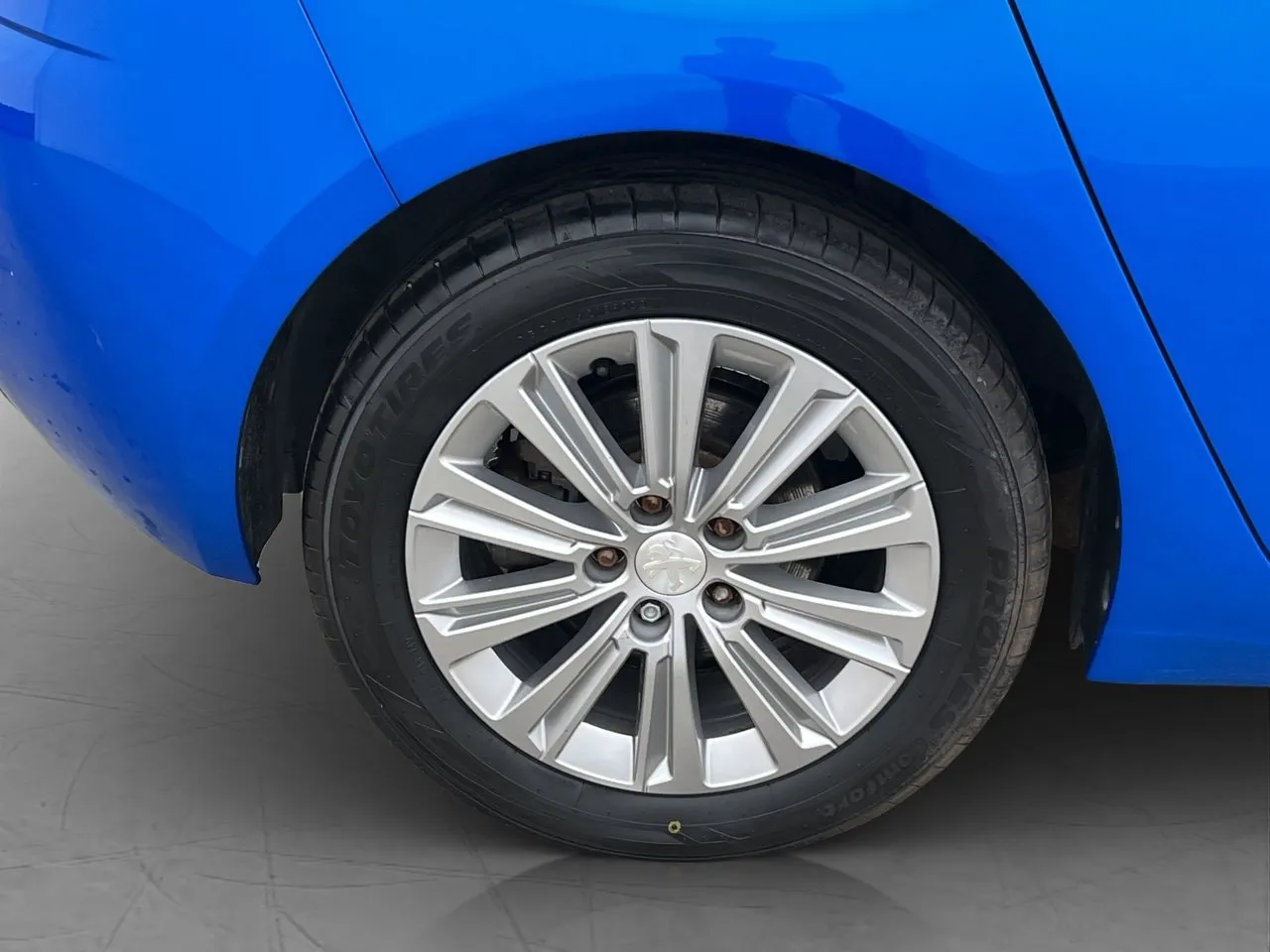 Vehicle image 25